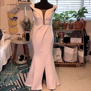 Brand NEW Deal Emilia Isabelle Maxi Dress